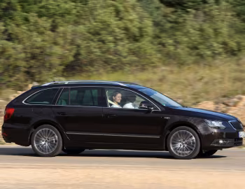 Škoda Superb Combi Laurin & Klement '2013–15