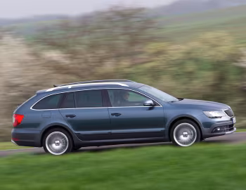 Škoda Superb Combi Outdoor [Worldwide] '2014–15