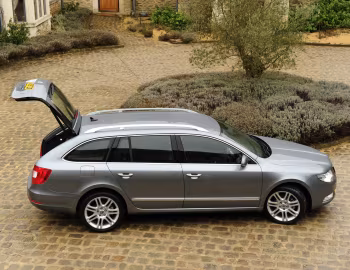 Škoda Superb Estate [UK-spec] '2009–13
