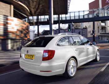 Škoda Superb Estate [UK-spec] '2009–13
