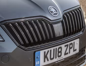 Škoda Superb Estate 4×4 SportLine [UK-spec] '2016–19
