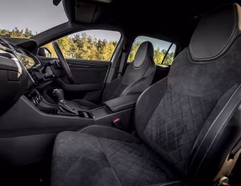 Interior Škoda Superb Estate 4×4 SportLine [UK-spec] '2016–19