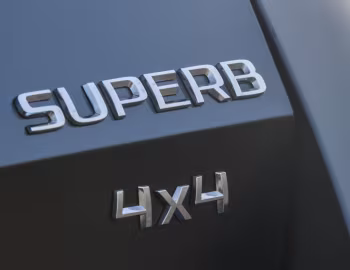 Škoda Superb Estate 4×4 SportLine [UK-spec] '2016–19