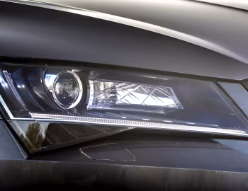 Škoda Superb Estate 4×4 SportLine [UK-spec] '2016–19