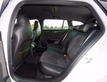 Інтер'єр Škoda Superb Estate 4×4 SportLine [UK-spec] '2016–19