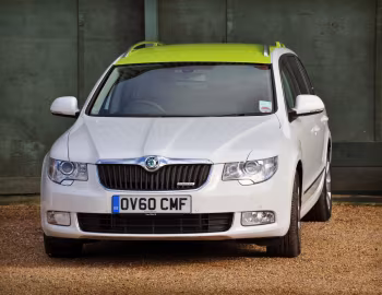 Škoda Superb Estate GreenLine [UK-spec] '2009–13