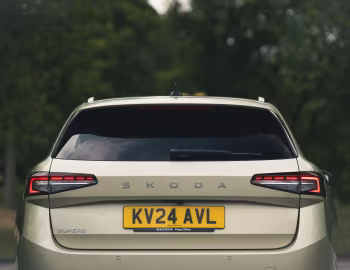 Škoda Superb Estate [UK-spec] '2024–pr.