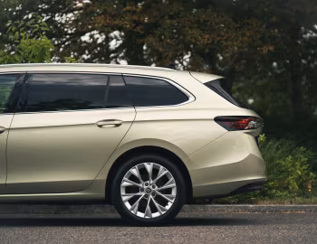 Škoda Superb Estate [UK-spec] '2024–pr.