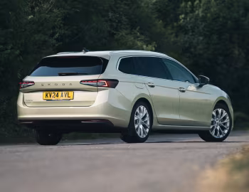Škoda Superb Estate [UK-spec] '2024–pr.