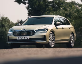 Škoda Superb Estate [UK-spec] '2024–pr.