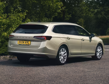 Škoda Superb Estate [UK-spec] '2024–pr.