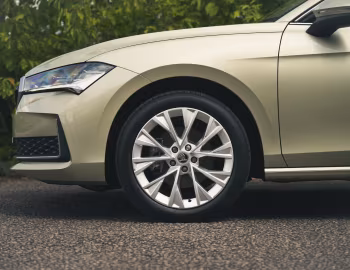 Škoda Superb Estate [UK-spec] '2024–pr.