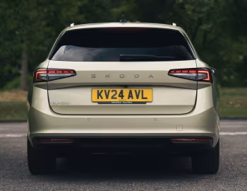 Škoda Superb Estate [UK-spec] '2024–pr.