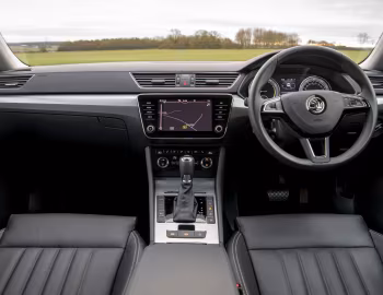 Painel frontal Škoda Superb iV [UK-spec] (3V) '2019–24