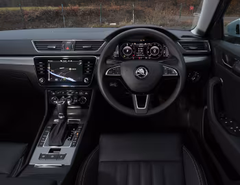 Painel frontal Škoda Superb iV Estate [UK-spec] (3V) '2019–24