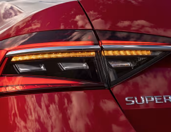 Škoda Superb Laurin & Klement [UK-spec] (3V) '2019–24