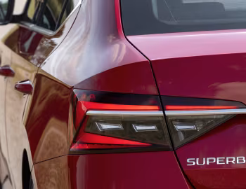 Škoda Superb Laurin & Klement [UK-spec] (3V) '2019–24