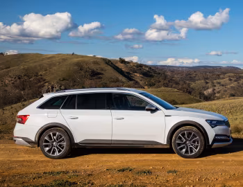 Škoda Superb Scout [Australia] (3V) '2020–24