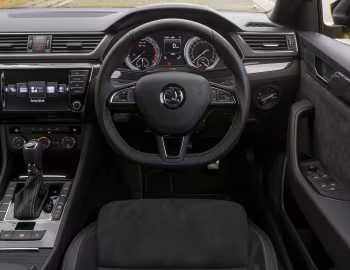 Передня панель Škoda Superb SportLine [UK-spec] '2016–19