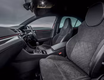 Interior Škoda Superb SportLine [UK-spec] '2016–19