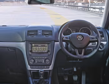 Painel frontal Škoda Yeti [UK-spec] '2014–17