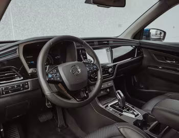 Интерьер SsangYong Korando e-Motion [EU-spec] (C300) '2021–23
