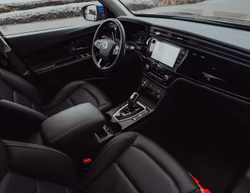 Интерьер SsangYong Korando e-Motion [EU-spec] (C300) '2021–23
