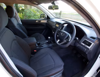 Интерьер SsangYong Musso EX [UK-spec] '2018–21