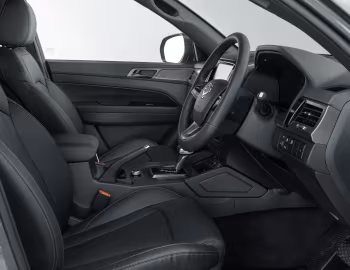 Интерьер SsangYong Musso Saracen [UK-spec] '2022–23