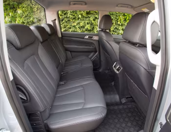 Интерьер SsangYong Musso Saracen [UK-spec] '2018–21
