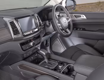 Интерьер SsangYong Rexton "ICE" [UK-spec] (Y400) '2019–21