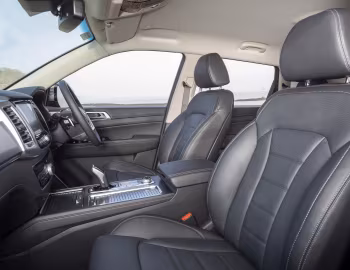 Интерьер SsangYong Rexton Ultimate 4WD [UK-spec] '2021–23