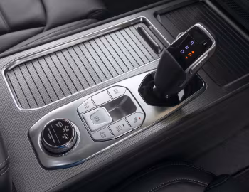 Интерьер SsangYong Rexton Ultimate 4WD [UK-spec] '2021–23