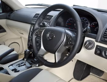 Интерьер SsangYong Rexton W [UK-spec] (Y250) '2015–17