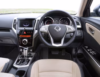 Торпедо SsangYong Tivoli XGi [UK-spec] '2015–18
