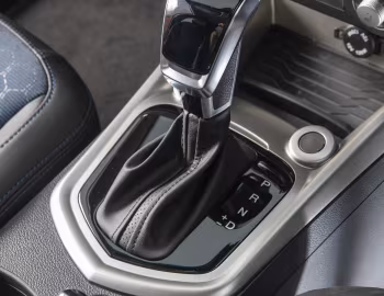 Интерьер SsangYong Tivoli LE [UK-spec] '2019–20