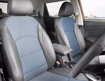 Интерьер SsangYong Tivoli LE [UK-spec] '2019–20