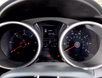 Комбинация приборов SsangYong Tivoli LE [UK-spec] '2019–20