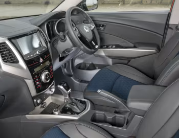 Интерьер SsangYong Tivoli LE [UK-spec] '2019–20