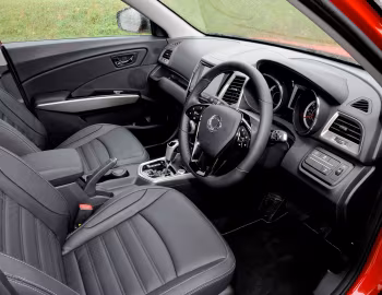 Интерьер SsangYong Tivoli "Ultimate" [UK-spec] '2018–20