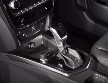 Интерьер SsangYong Tivoli "Ultimate" [UK-spec] '2020–23
