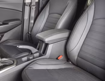 Интерьер SsangYong Tivoli "Ultimate" [UK-spec] '2020–23