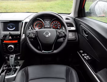 Торпедо SsangYong Tivoli "Ultimate" [UK-spec] '2018–20