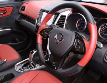 Интерьер SsangYong Tivoli XDi [UK-spec] '2015–18