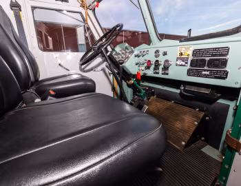 Интерьер 1947 Sterling RWS160H Tractor