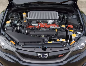 Sob o capô Subaru WRX STI Saloon [UK-spec] '2010–13
