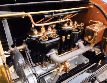 Пад капотам 1907 Stoddard-Dayton Model K Runabout