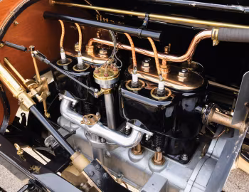 Пад капотам 1907 Stoddard-Dayton Model K Runabout