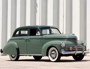1941 Studebaker Champion DeLux-Tone Cruising Sedan (3-G)