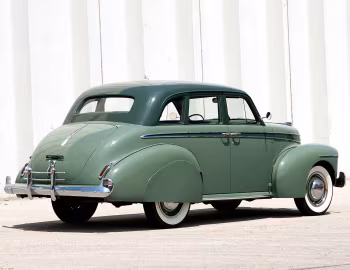1941 Studebaker Champion DeLux-Tone Cruising Sedan (3-G)